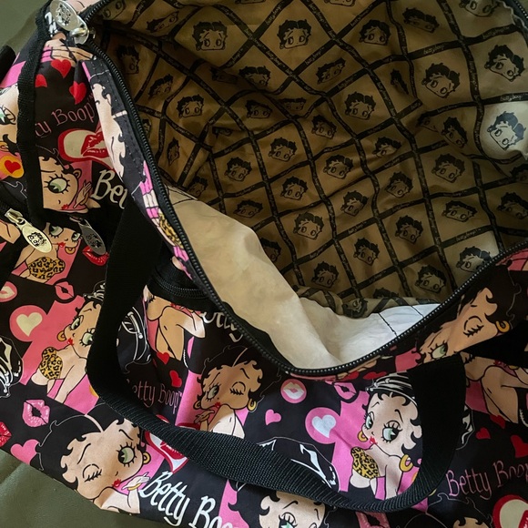 Betty Boop Black and Pink Travel Bag  a littli dirty inside - Picture 11 of 12